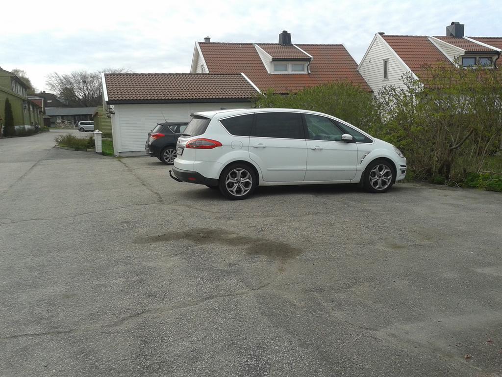 Apartment Tryms Vei 20A - Stor Leilighet Kristiansand Ngoại thất bức ảnh